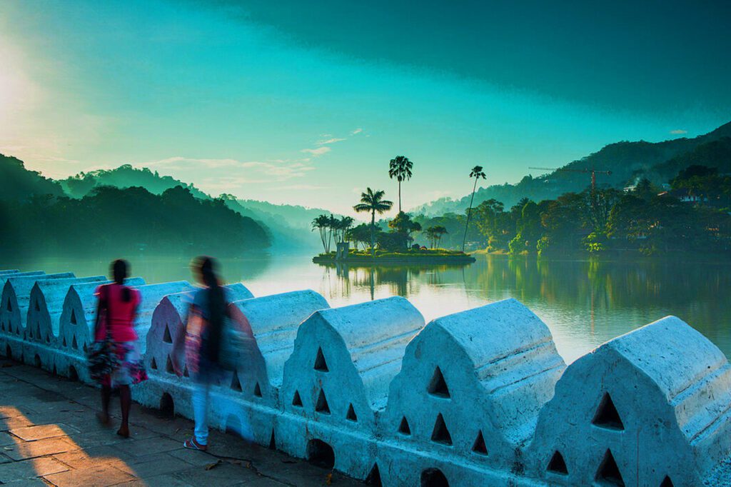 Kandy-Lake