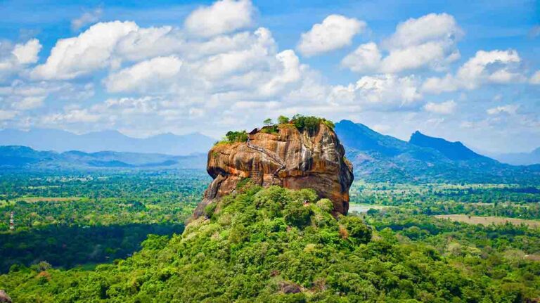 sigiriya-lion-rock-outside-view